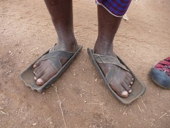 Tuğşah Bilge – Afrikada Ayakkabı Satmak.